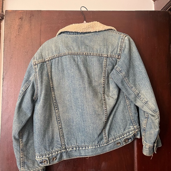 Levi's Classic Blue Denim Jacket with Sherpa Lining - Picture 2 of 2